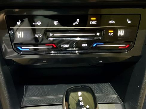 Certified 2024 Volkswagen Tiguan SE R-Line FWD image 35