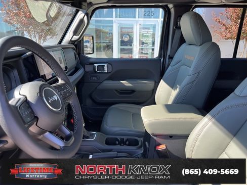 New 2025 Jeep Gladiator Mojave image 3