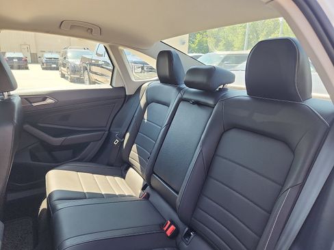 Used 2023 Volkswagen Jetta SE FWD image 26