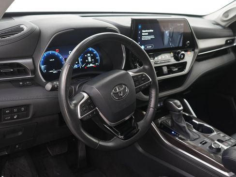 Used 2024 Toyota Highlander Limited AWD/4WD image 24