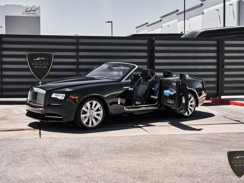 Used 2019 Rolls-Royce Dawn RWD image 7