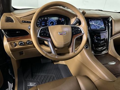Used 2017 Cadillac Escalade Platinum AWD/4WD image 21