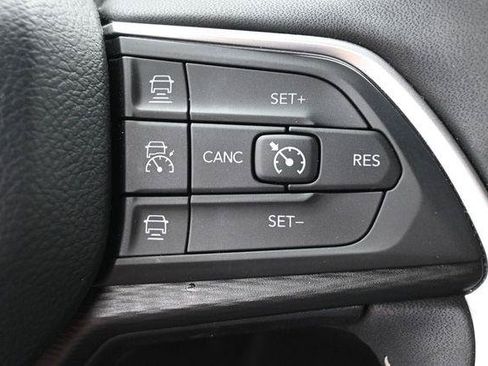 Used 2024 Jeep Grand Cherokee Altitude AWD/4WD image 18