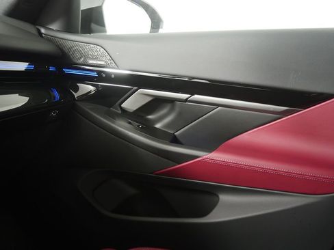 Certified 2025 BMW 530i image 23