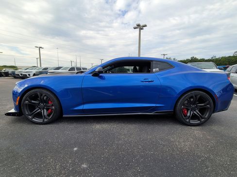 Used 2018 Chevrolet Camaro SS RWD image 7