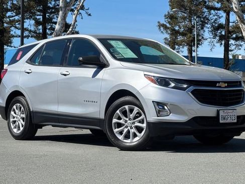 Used 2019 Chevrolet Equinox LS image 2