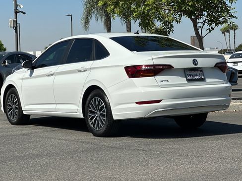 Used 2019 Volkswagen Jetta SE FWD image 3