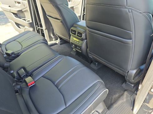 Used 2023 Honda Pilot Elite image 11