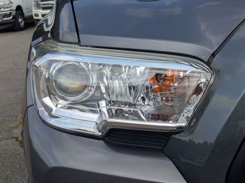 Used 2020 Toyota Tacoma SR w/ SR Convenience Package RWD image 10