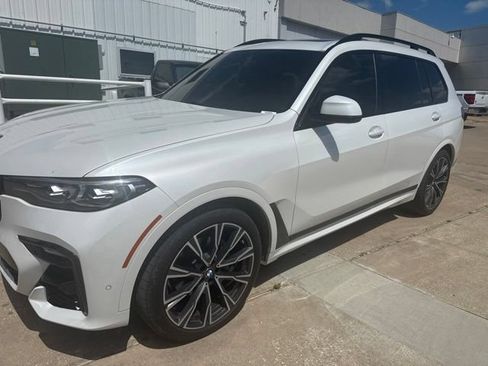 Used 2021 BMW X7 xDrive40i w/ M Sport Package AWD/4WD image 3