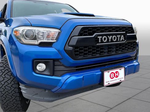 Used 2017 Toyota Tacoma TRD Sport w/ Tow Package RWD image 28