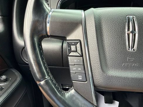 Used 2017 Lincoln Navigator Select AWD/4WD image 34