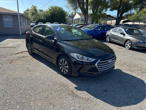 Used 2017 Hyundai Elantra SE image 3