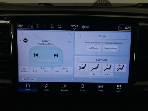 Used 2024 Chrysler Pacifica Touring-L image 3