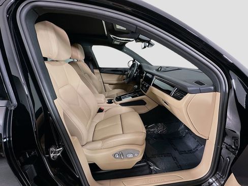Certified 2026 Porsche Macan image 31
