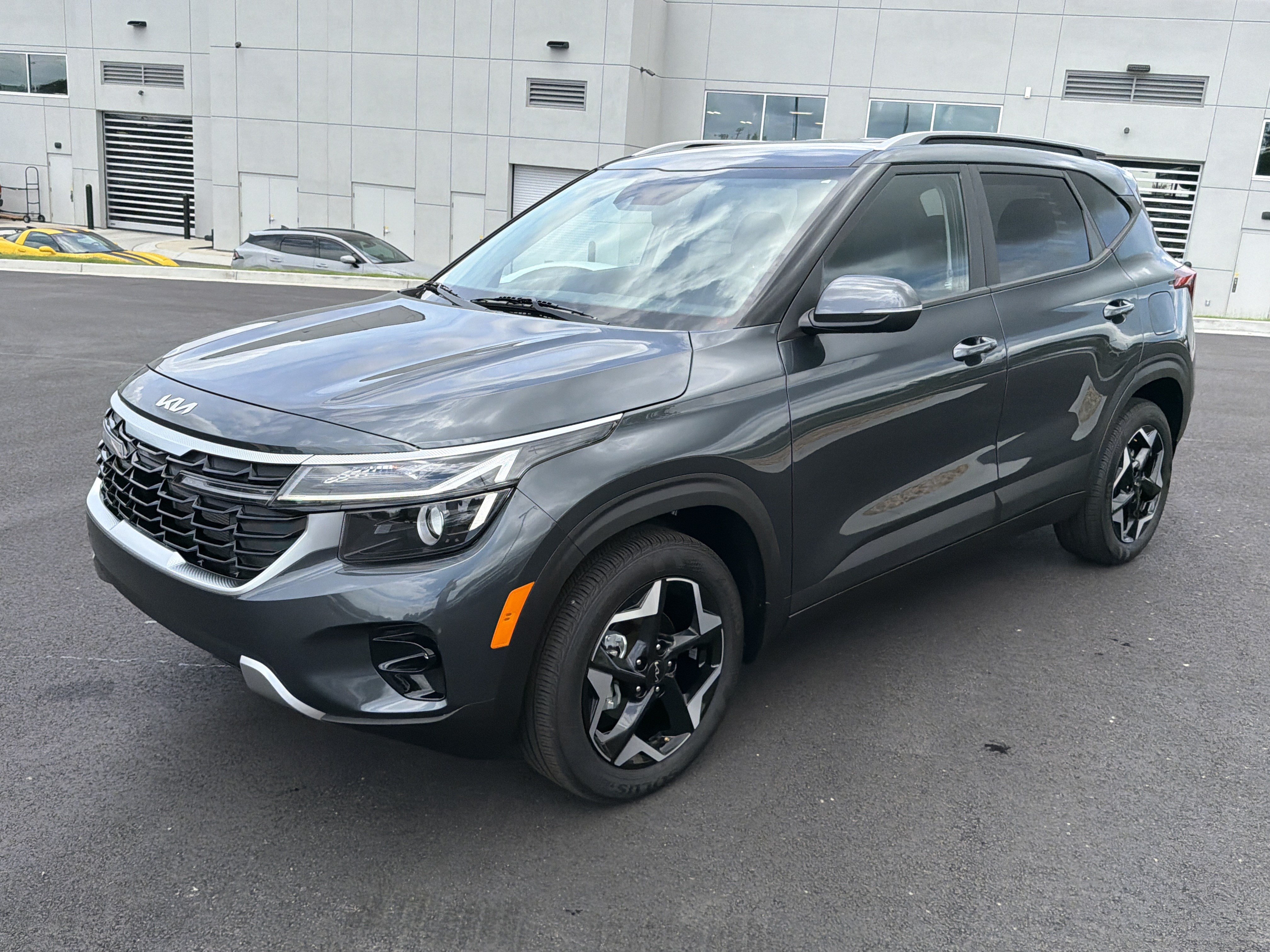 Certified 2025 Kia Seltos S FWD image 3