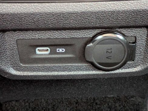 Used 2022 Volkswagen Tiguan SE R-Line FWD image 22