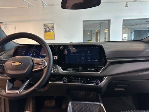 Used 2025 Chevrolet Equinox LT image 17