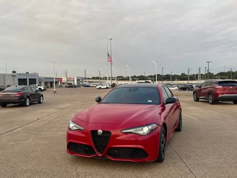 Used 2022 Alfa Romeo Giulia Veloce RWD image 7