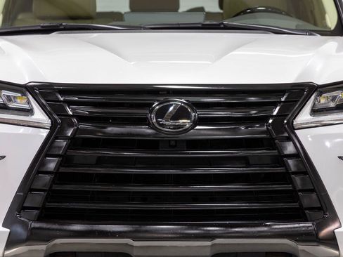 Used 2018 Lexus LX 570 4WD image 4