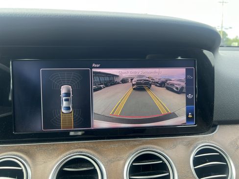 Used 2018 Mercedes-Benz E 400 4MATIC Sedan image 25