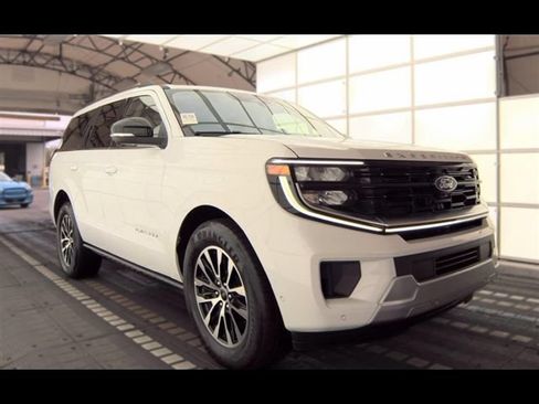 Used 2025 Ford Expedition Platinum AWD/4WD image 2