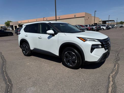 Certified 2025 Nissan Rogue SV image 3