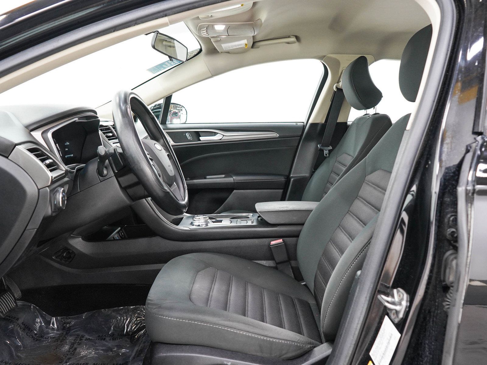 Used 2017 Ford Fusion SE w/ Fusion SE Technology Package FWD image 20