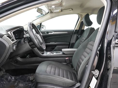 Used 2017 Ford Fusion SE w/ Fusion SE Technology Package FWD image 20