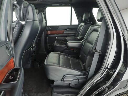 Used 2023 Lincoln Navigator Reserve image 9