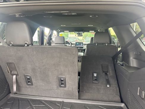 Used 2023 Chevrolet Tahoe LT RWD image 10