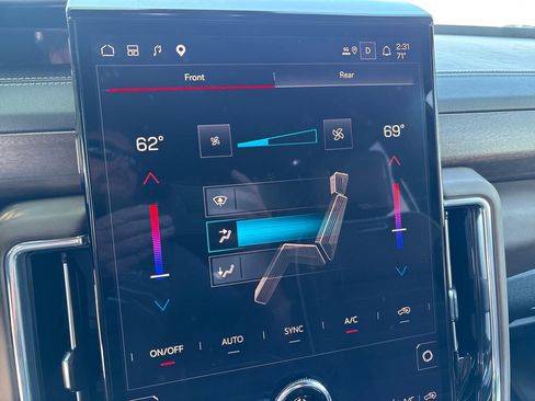 Certified 2025 GMC Yukon XL Denali Ultimate AWD/4WD image 37