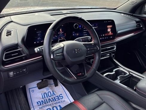 Used 2024 Chevrolet Traverse RS image 10