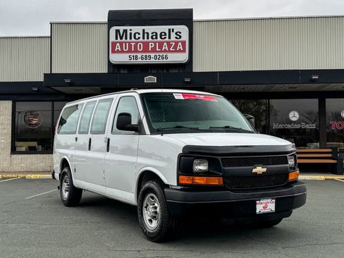 Used 2016 Chevrolet Express 2500 RWD image 2