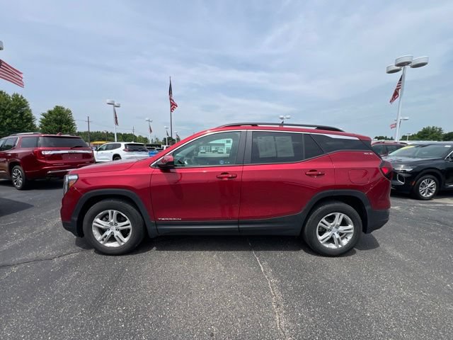 Used 2023 GMC Terrain SLE w/ Driver Convenience Package FWD image 9