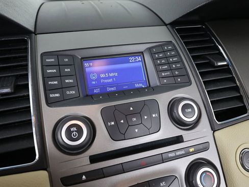 Used 2015 Ford Taurus SE image 34