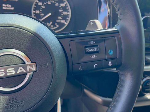 Used 2022 Nissan Pathfinder SL AWD/4WD image 19