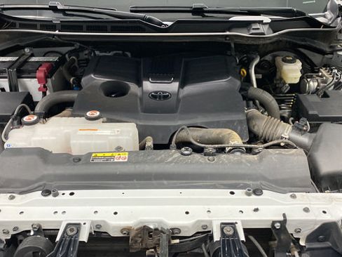 Used 2025 Toyota Tundra SR5 w/ TRD Rally Package AWD/4WD image 33
