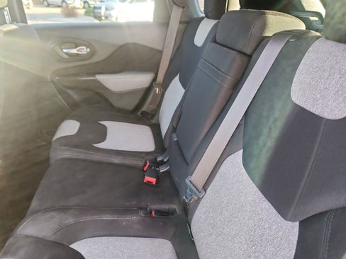 Used 2014 Jeep Cherokee Latitude image 18