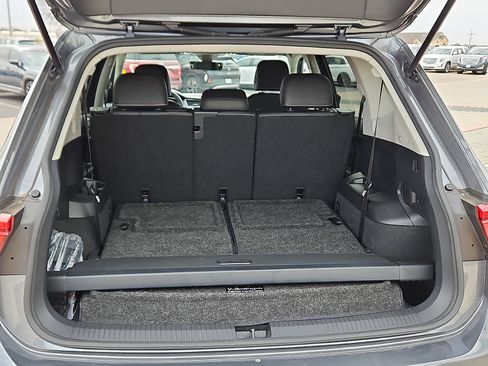 Certified 2022 Volkswagen Tiguan SE image 6