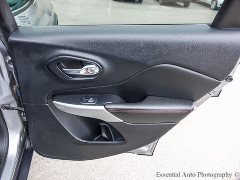 Used 2017 Jeep Cherokee Trailhawk w/ Comfort/Convenience Group image 26