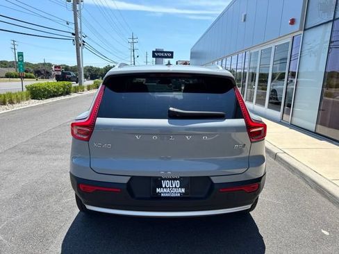 Certified 2025 Volvo XC40 B5 Plus AWD/4WD image 4