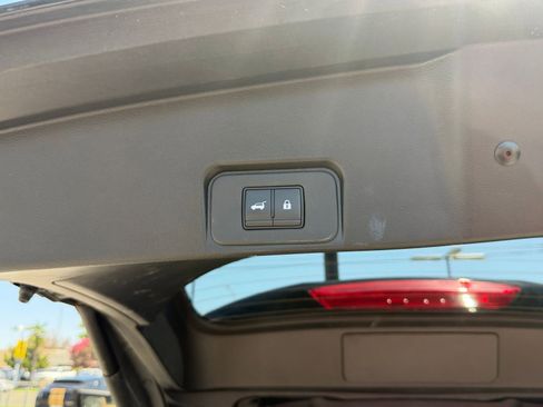 Used 2025 Nissan Rogue SV FWD image 23