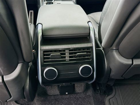 Used 2025 Land Rover Range Rover Long Wheelbase Autobiography image 27