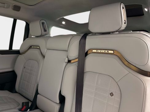 Used 2026 Rivian R1S Premium AWD/4WD image 34