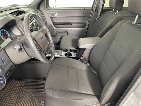 Used 2010 Ford Escape XLT AWD/4WD image 2