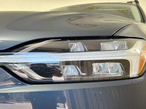 Used 2019 Volvo XC60 T5 Momentum w/ Multimedia Package AWD/4WD image 39
