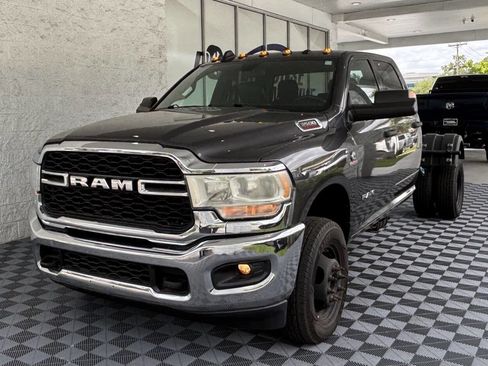 Used 2021 RAM 3500 Tradesman w/ Chrome Appearance Group RWD image 3