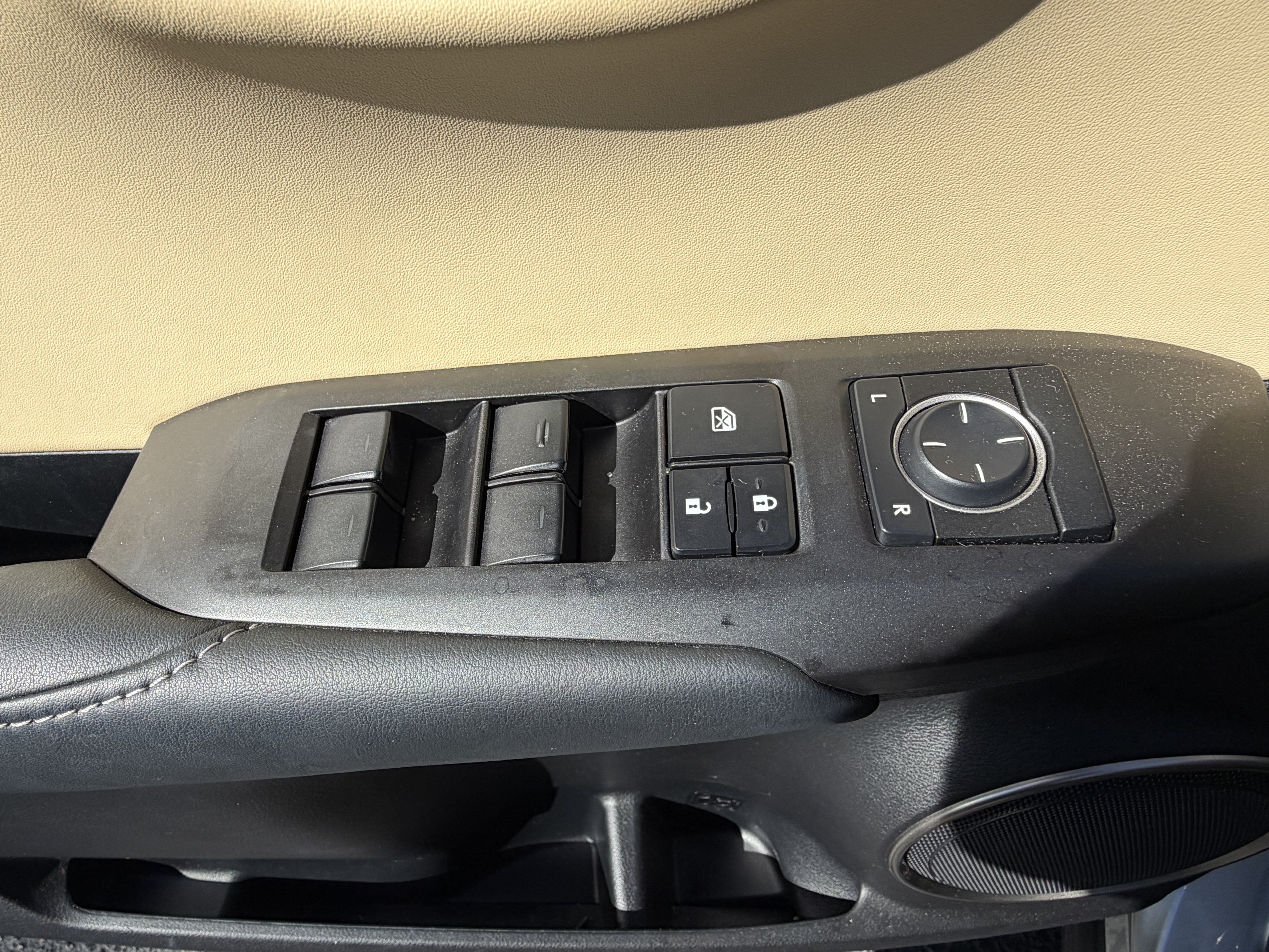 Used 2015 Lexus NX 200t FWD w/ Luxury Package image 14