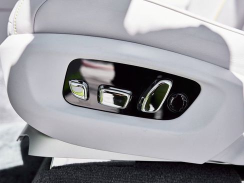 Used 2024 Rolls-Royce Cullinan AWD/4WD image 48